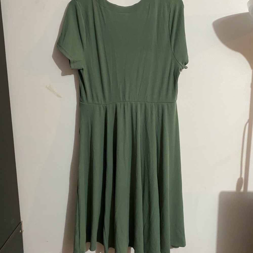Torrid size 0 (12) NWT olive green dress w/pockets - Picture 3 of 4